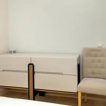Spacious 2br - Park - Parking By Flat Manаger شقة *